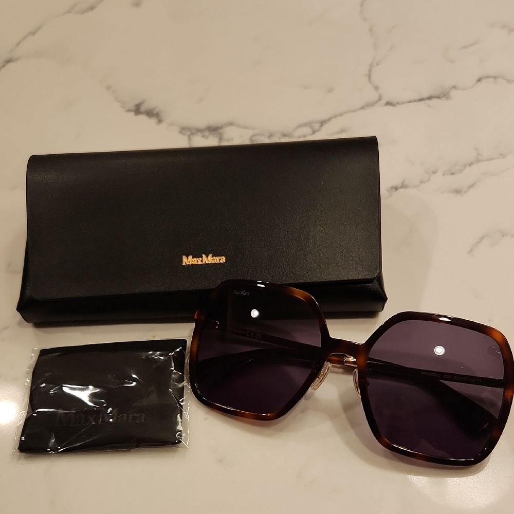 MaxMara Women's Sunglasses in Tortoise and Black
